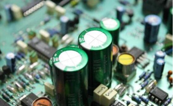 如何區(qū)別電容器的正負極？